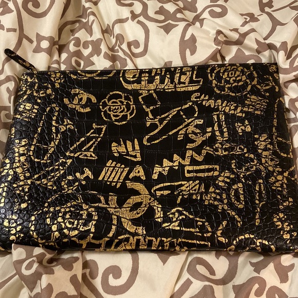 Authentic Chanel clutch - Picture 3 of 11